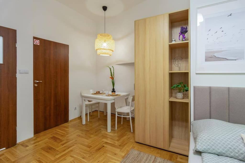 June C W/small Balcony Apartment